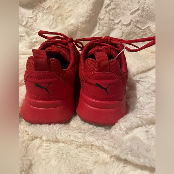 Red pumas size 3.5 - Picture 3 of 7